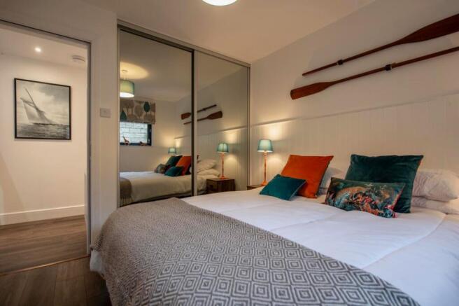 5 bed House for sale Image 12