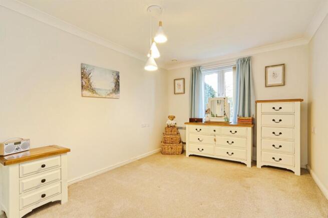 2 bed Retirement Property for sale Image 9