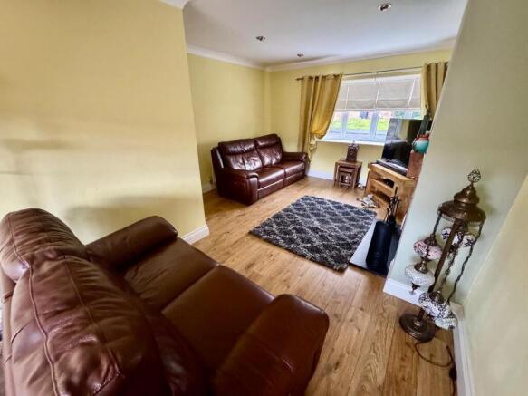 4 bed Link Detached House for sale Image 5