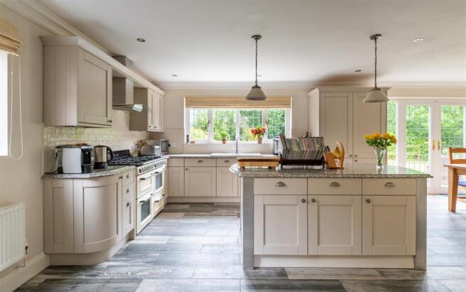 Heather House, 2 Ryton Park, Ryton, Shifnal, TF11 9NX photo 4