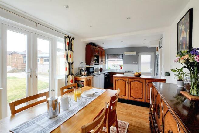 FULL WIDTH DINING KITCHEN
