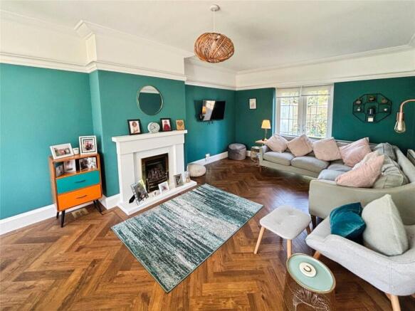 Lounge/Dining Room