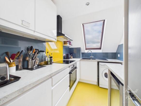 CAM01995G0-PR0404-STILL002