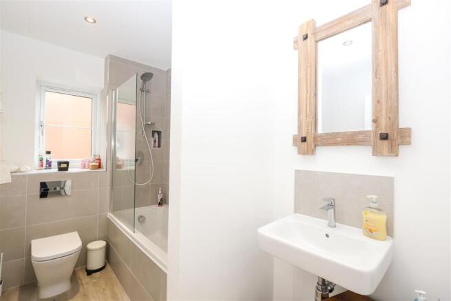 4 bed Semi-Detached for sale Image 8