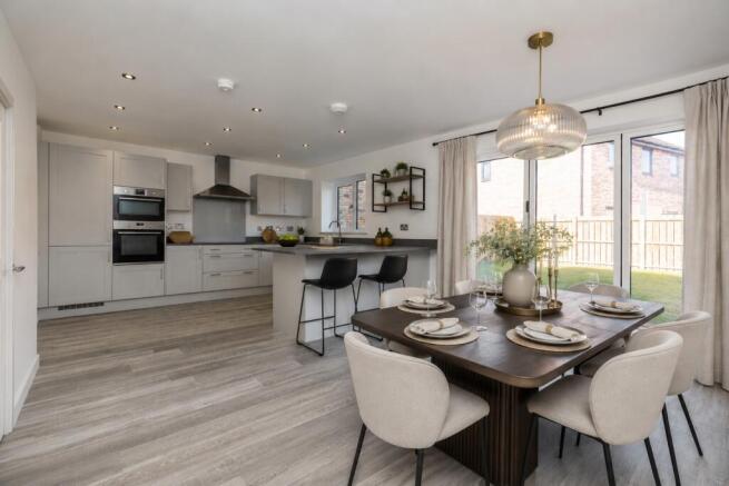 5 bed Detached for sale Image 6