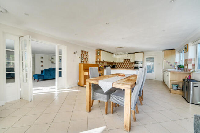 1410084-23-699db7...