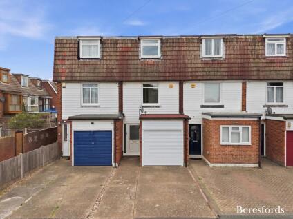 Queens Park Road, Romford, RM3