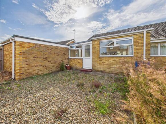 2 bed Semi-Detached Bungalow for sale Image 10