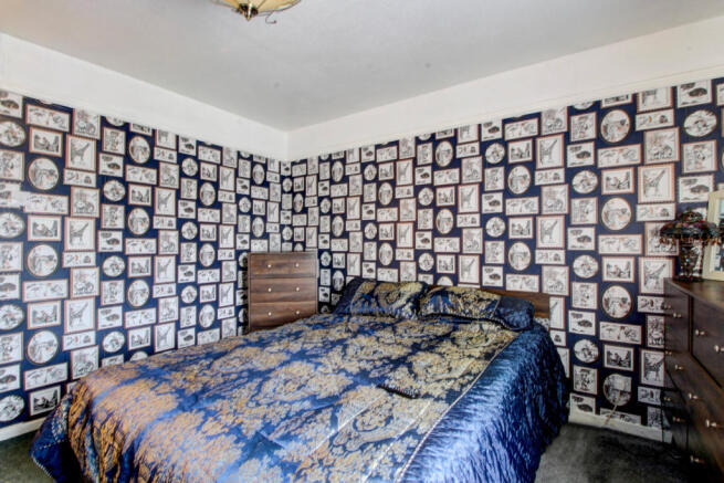 Master Bedroom (2)