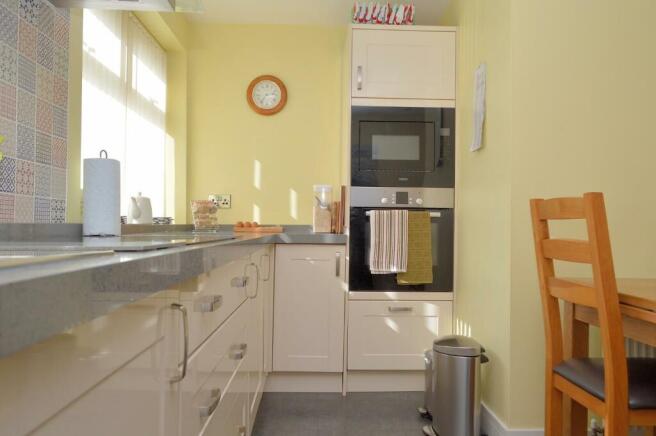 Kitchen...JPG