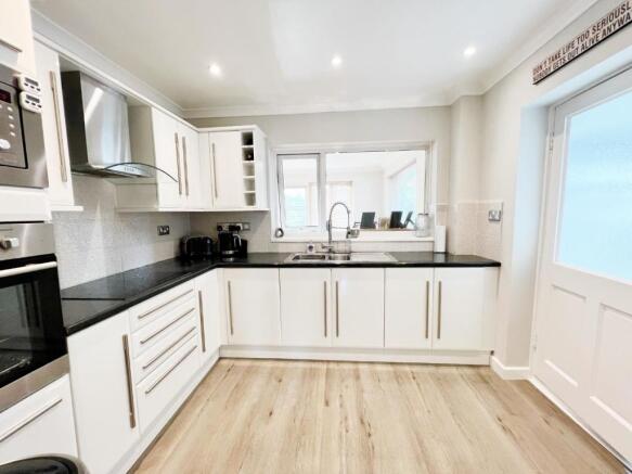 Kitchen pic 1.jpg