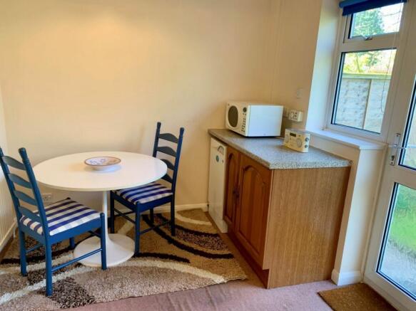 KITCHEN/DINING ROOM