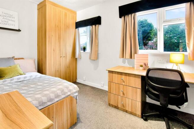 4 bed Not Specified for sale Image 8