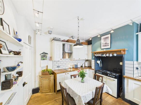 3 bed Terraced for sale Image 11
