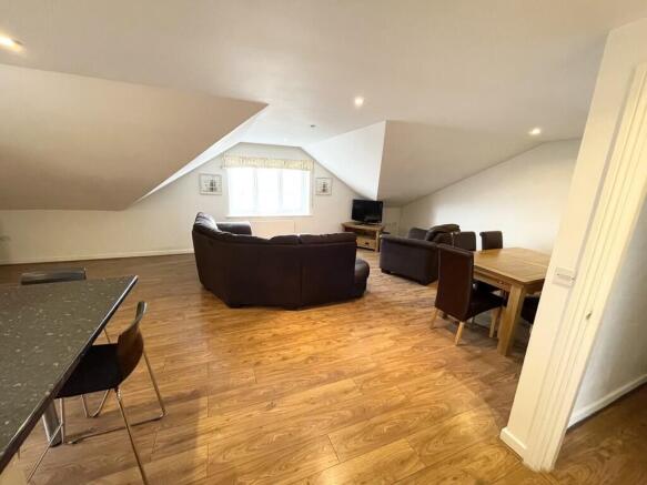 3 bed Apartment for sale Image 8
