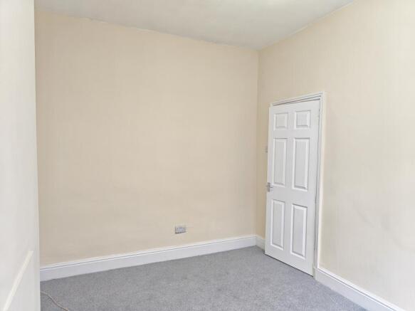 BB11 3LF 100 Dall Street Burnley Living Room1 03.jpg T202601292010.jpg