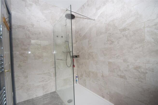 3 bed Semi-Detached to rent Image 7