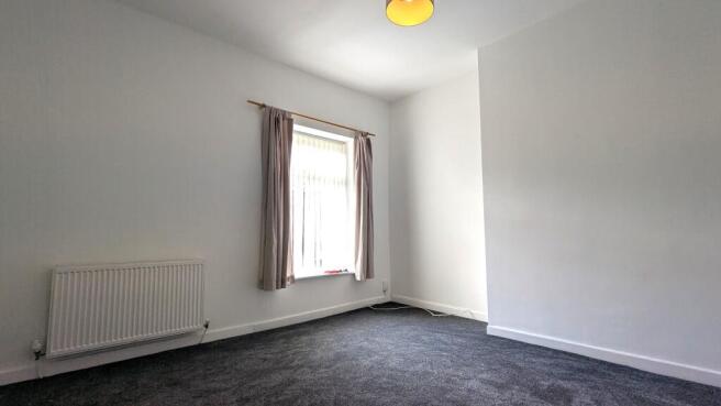 2 bed Terraced to rent Image 4