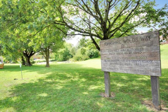 1 Wolds Way Sign