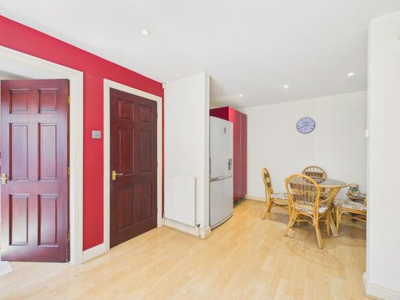 4 bed Detached for sale Image 9