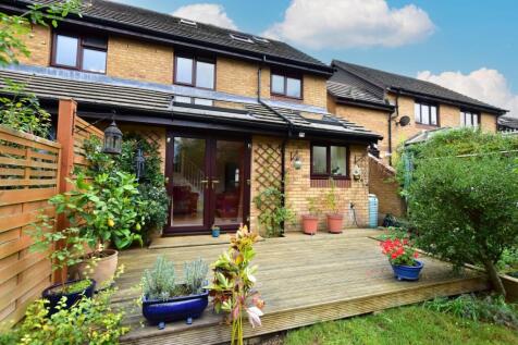 Oak Tree Close, Abbots Langley, WD5