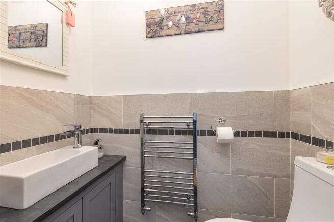 3 bed Terraced for sale Image 12