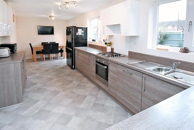 Kitchen/Dining 