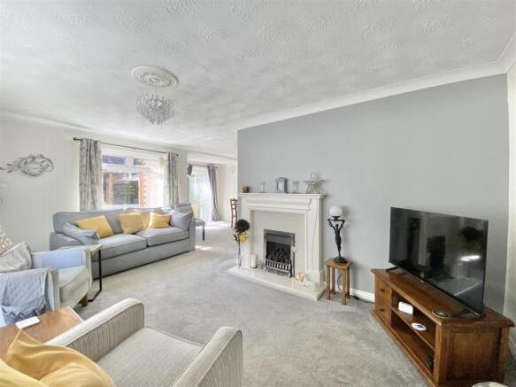 3 bed Detached Bungalow for sale Image 2