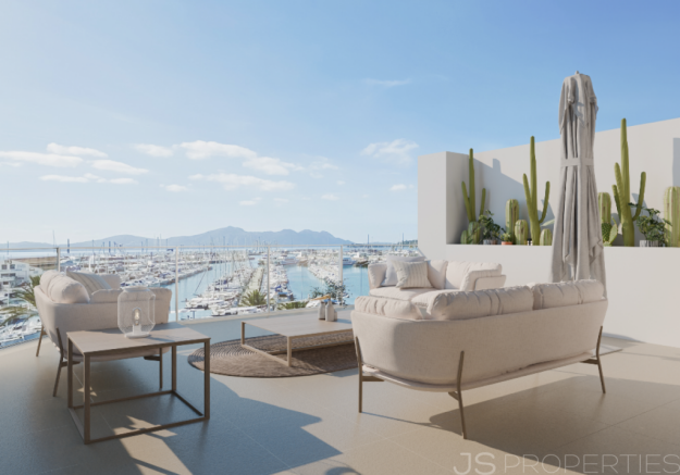 Luxury penthouse right on the harbour of Port de Pollenca with pool