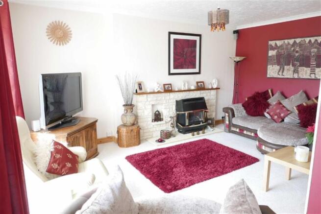 LOUNGE/DINING ROOM