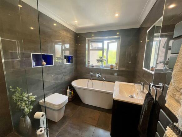 8. bathroom.jpg