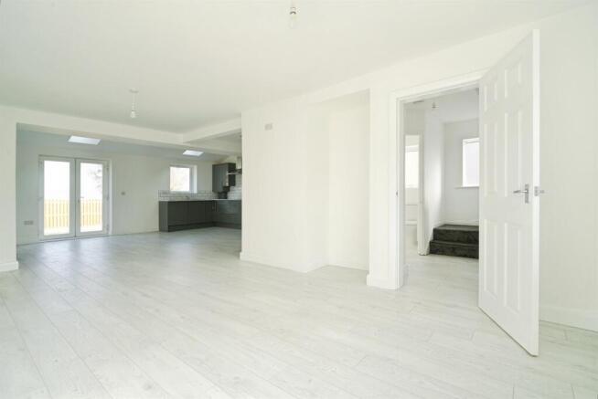 3 bed Semi-Detached for sale Image 5