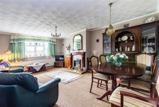 8 Morton Close-9.jpg