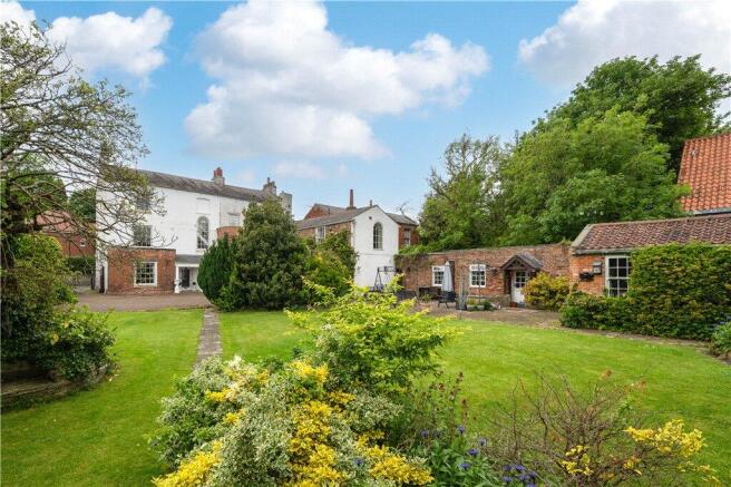 7 bed Semi-Detached for sale Image 10