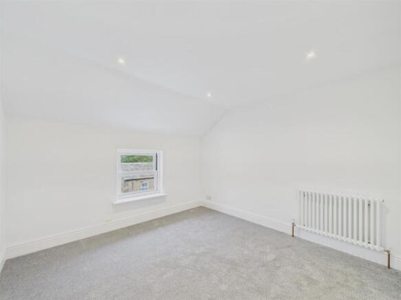 4 bed Detached for sale Image 11