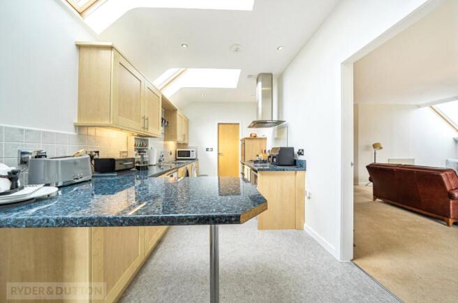 3 bed Apartment for sale Image 6