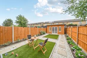 38, Blundell Road, Edgware HA8 0HZ