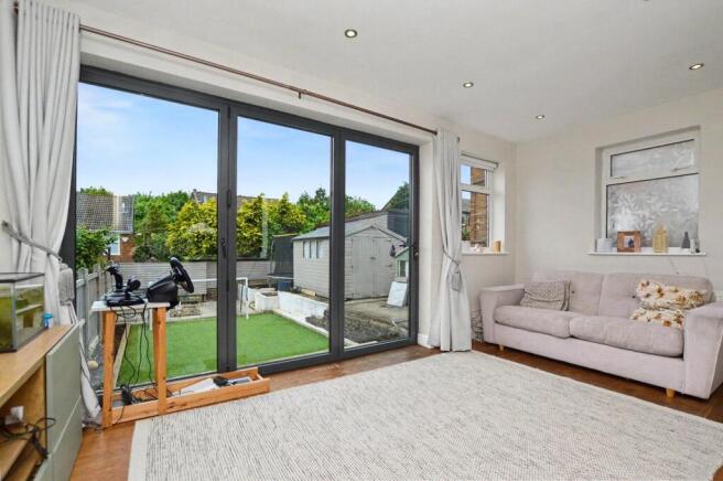 4 bed Semi-Detached for sale Image 12