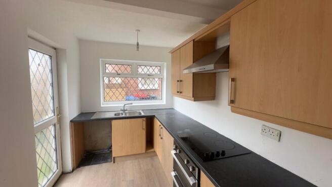 3 bed Semi-Detached to rent Image 5