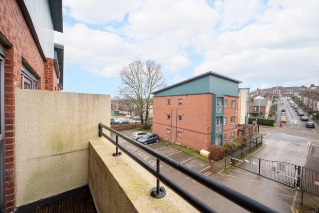 2 bed Apartment to rent Image 7