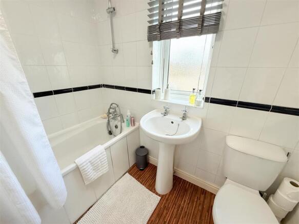 BATHROOM/W.C.