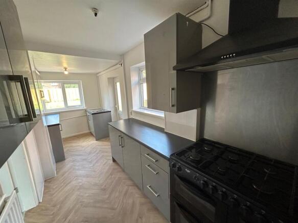 Kitchen 2.jpg