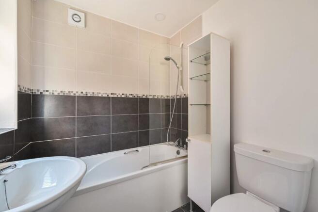 2 bed Terraced to rent Image 9