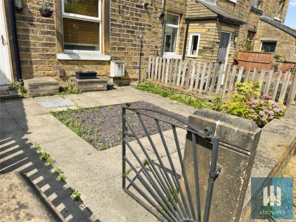 2 bed Terraced to rent Image 6