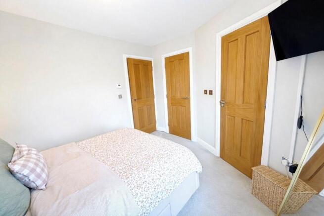 3 bed Terraced for sale Image 11