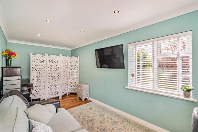 8484192-interior16.jpg