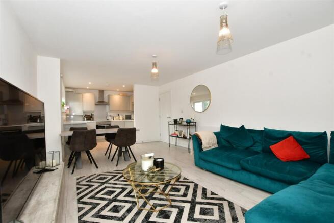 Kitchen/ Diner/ Lounge