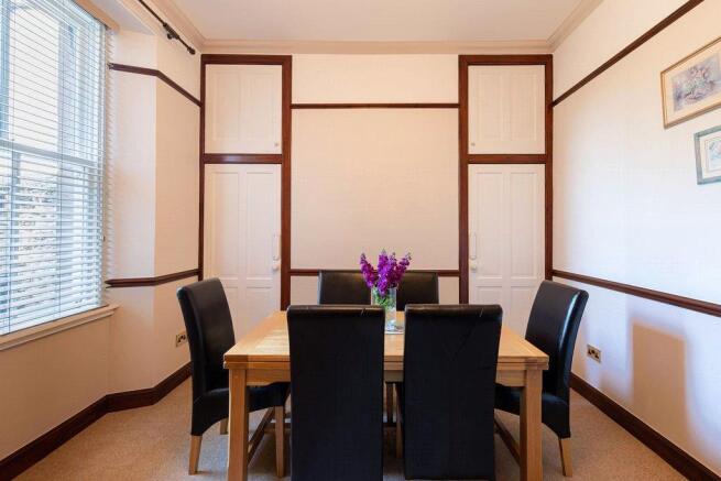 Dining Room/Bed 6