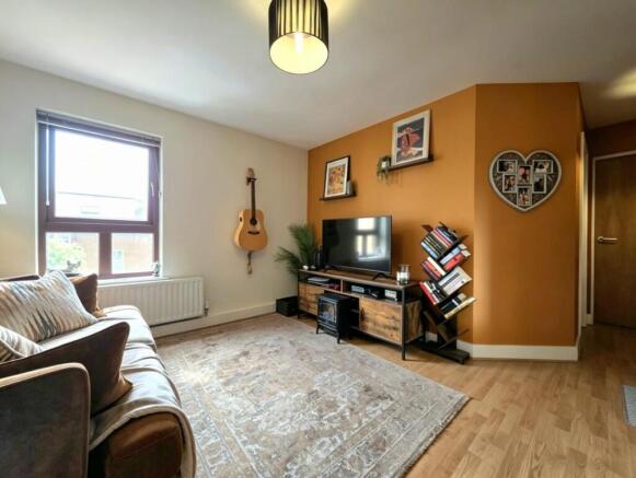 2 bed Flat for sale Image 5