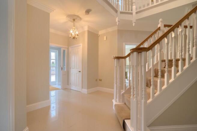 5 bed Detached for sale Image 6